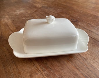 Un millésime Villeroy & boch Anno 1748 Allemagne- Arco Weiss Butter Dish-Covered Butter Dish - Bone China- Rare!