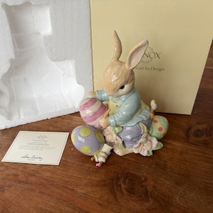 Przepiękna, duża figurka wielkanocna Lenox „Jajka wielkanocne zajączka” – figurka – 9,25 cala – 23,5 cm – w pudełku – bardzo rzadka