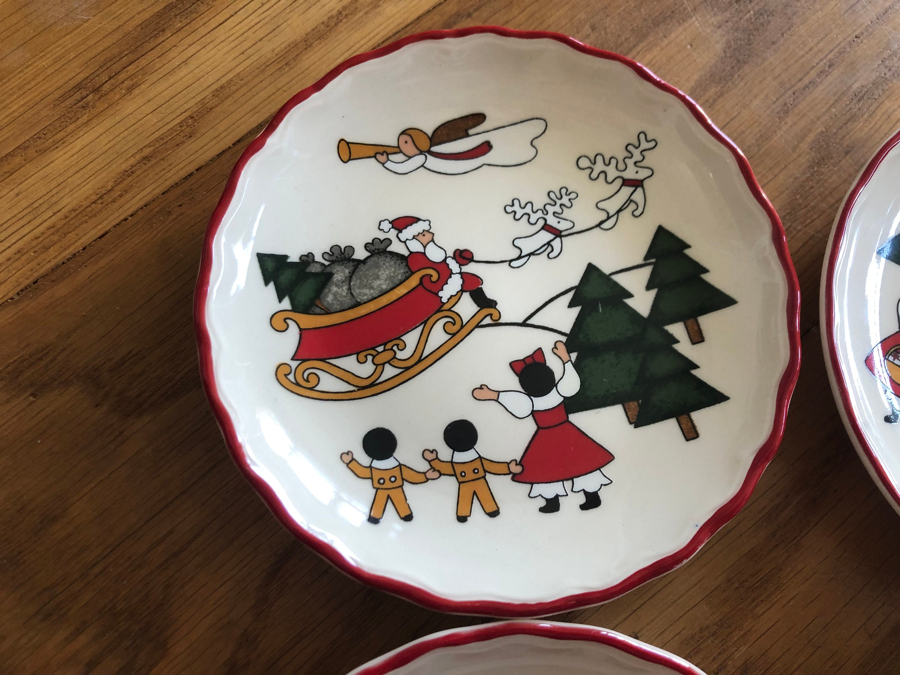 Set of 4 Gorgeous Wedgwood Mason's Ironstone 1983 Christmas