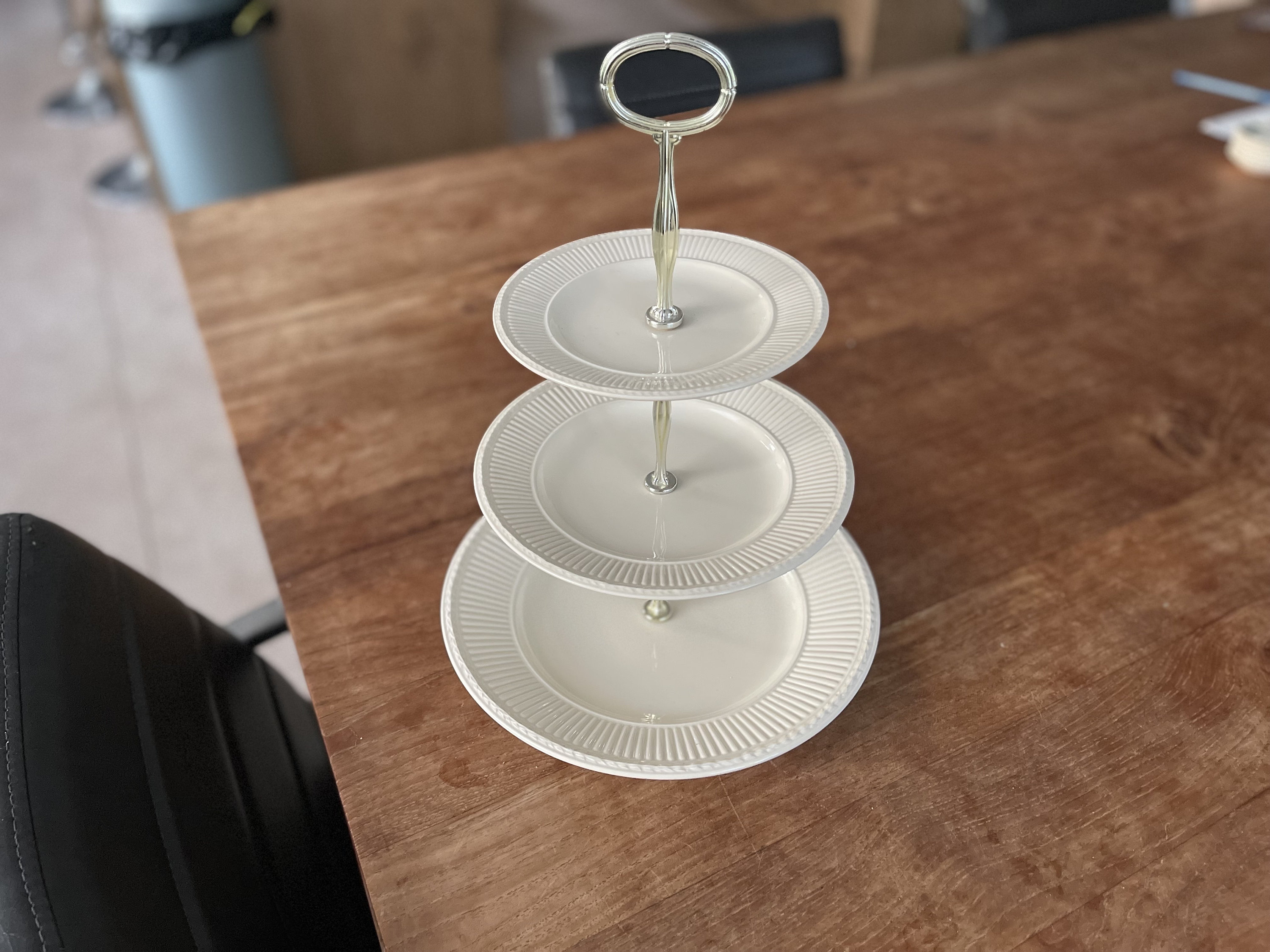 A Gorgeous Wedgwood Queen's Ware -edme- Etagere-3 Layers-3-tiered