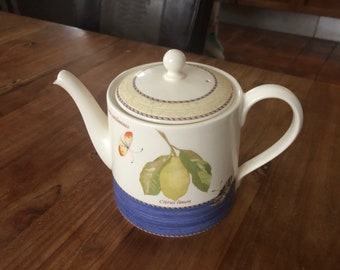 A Vintage Wedgwood Sarah's Garden Groot Theepot-Large Tea Pot- Queen's ware