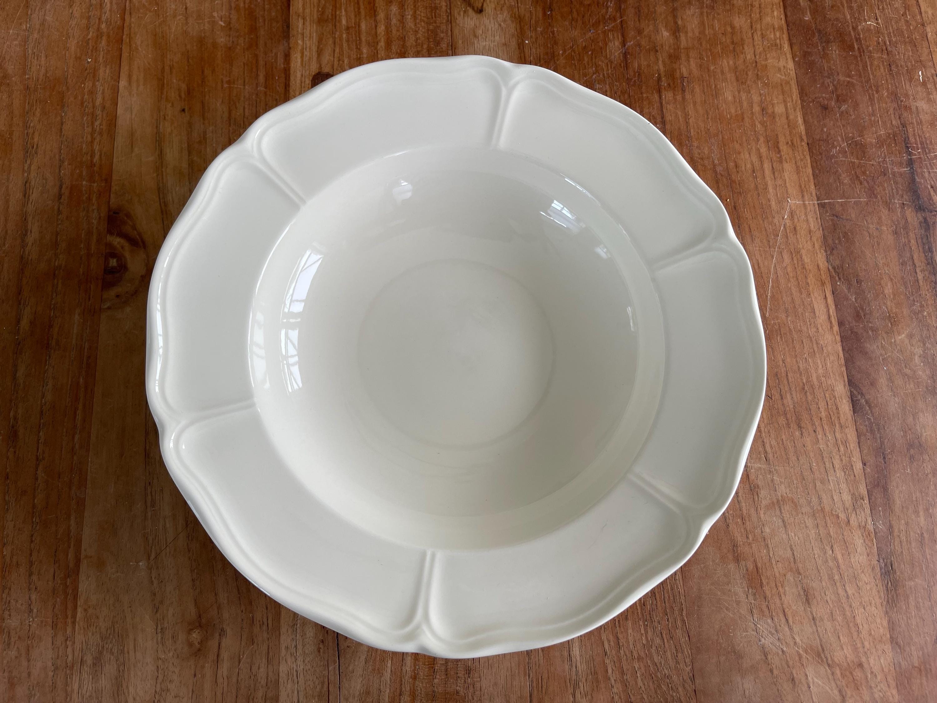 A Gorgeous Elegant Wedgwood Queen's Ware Queen's Plain Large Deep