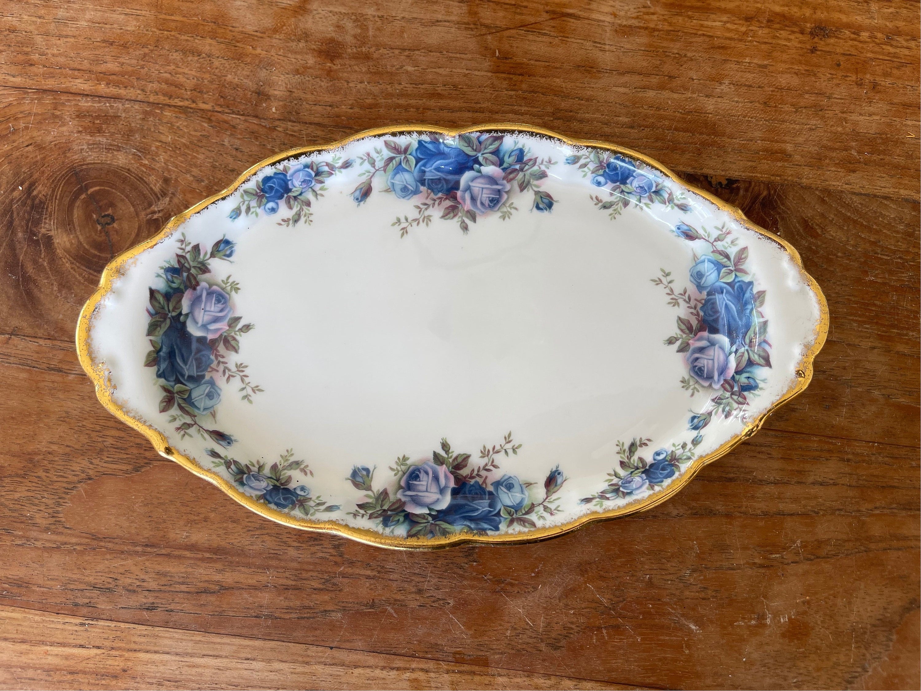 A Beautiful Royal Albert Bone China England-moonlight Rose- Blue