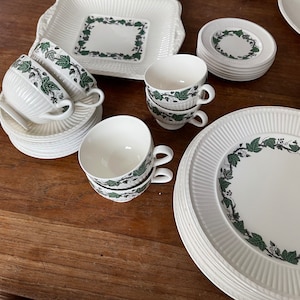 Belle vaisselle vintage Wedgwood ou Etruria & Barlaston Stratford complète thé/café et dîner et petit-déjeuner pour 6 couverts image 9