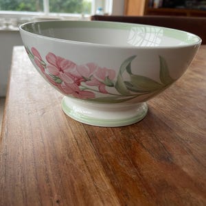 En vacker Villeroy & Boch Benporslin Florea med fot för sallad/grönsaksservering - 19/20cm - Sällsynt