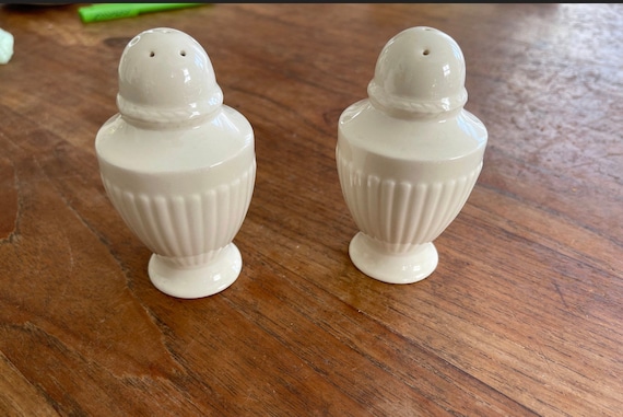 Gorgeous Wedgwood Queen's Ware Edme Peper Salt Shaker- Pepper and