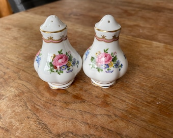 Vintage Royal Albert Bone China England- Lady Carlyle-Pepper Salt Shaker-Pepe e Saliera Set- Raro!