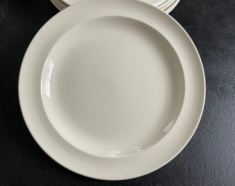 Un classico senza tempo della Wedgwood Queen's Ware: piatto da portata tradizionale semplice, 27 cm, molto raro!