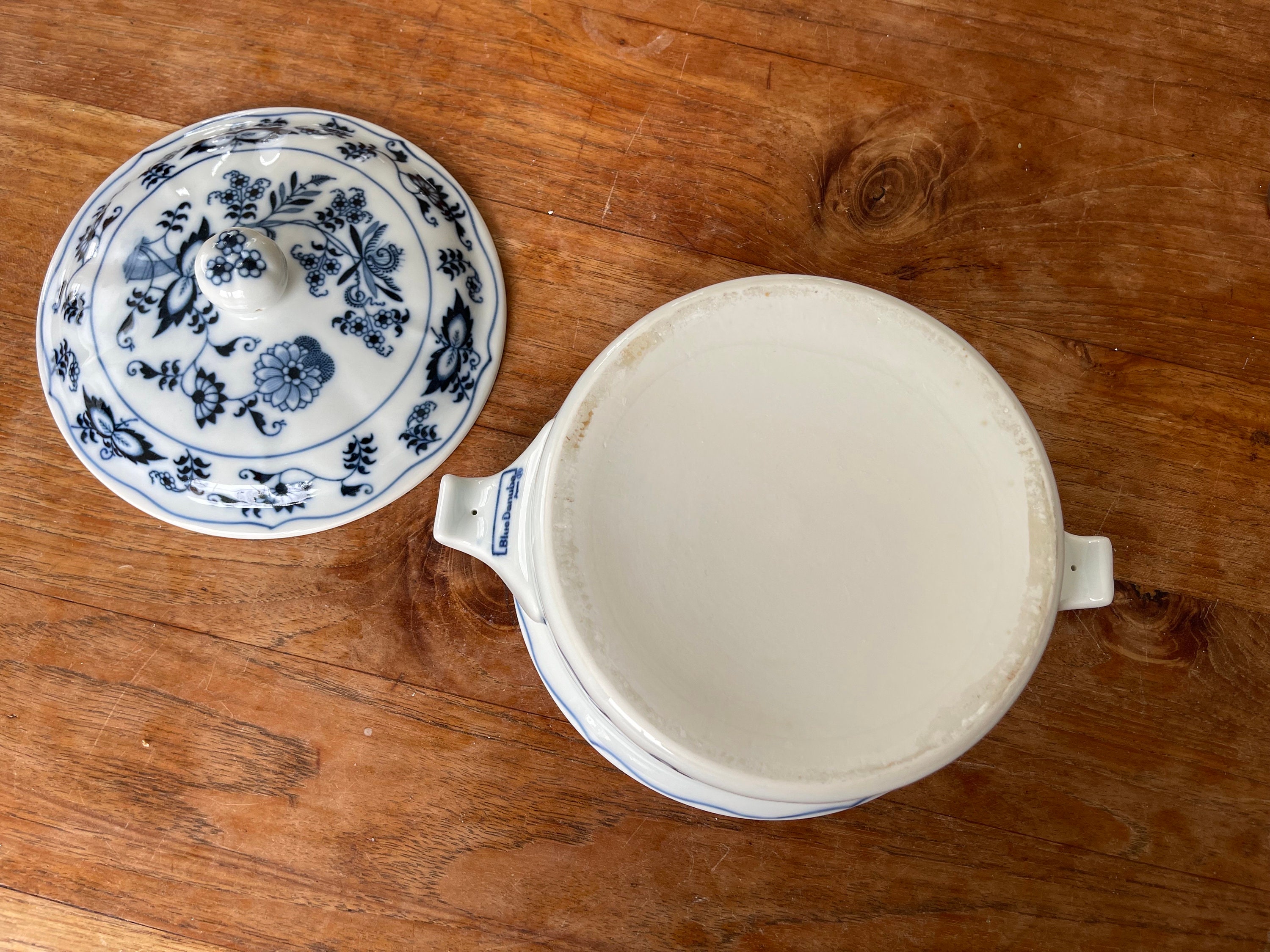 Vintage Blue Danube Blue Onion Japan Casserole/stew Pot/oven Vintage Blue Danube Blue Onion Japan Casserole/stew Pot/oven