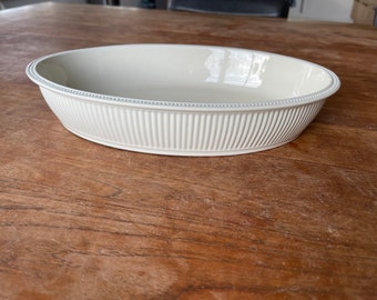 A Vintage Wedgwood Windsor Vitro Porcelain baking dish oval-oval oven baking dish-31x21cm