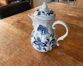 A Gorgeous Blue Danube Blue Onion Japan-Koffiepot- Tall Teapot/Coffeepot 700 ml- 1970's- Blue/White-Rare!