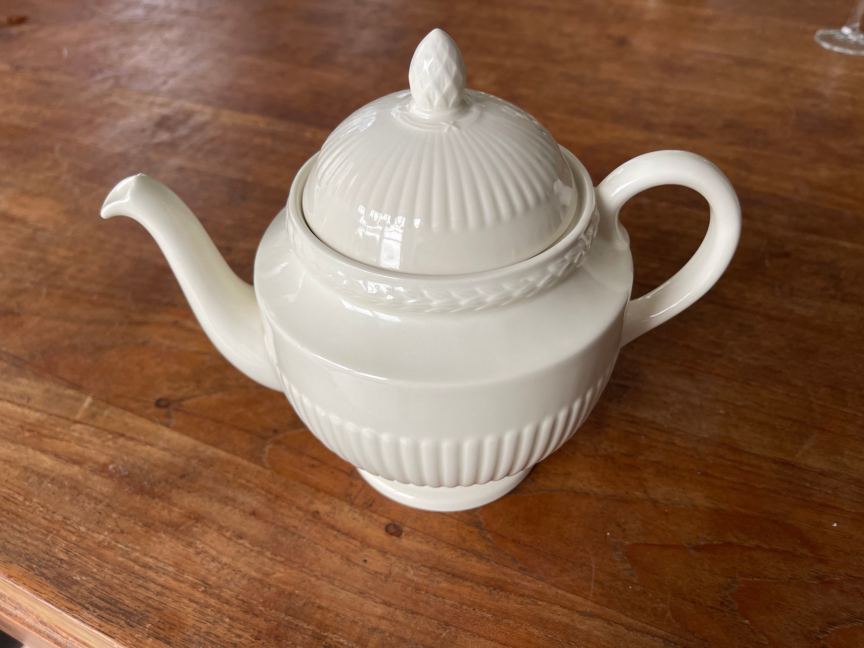 A Gorgeous Elegant Wedgwood Queen's Ware Edme- Large Teapot