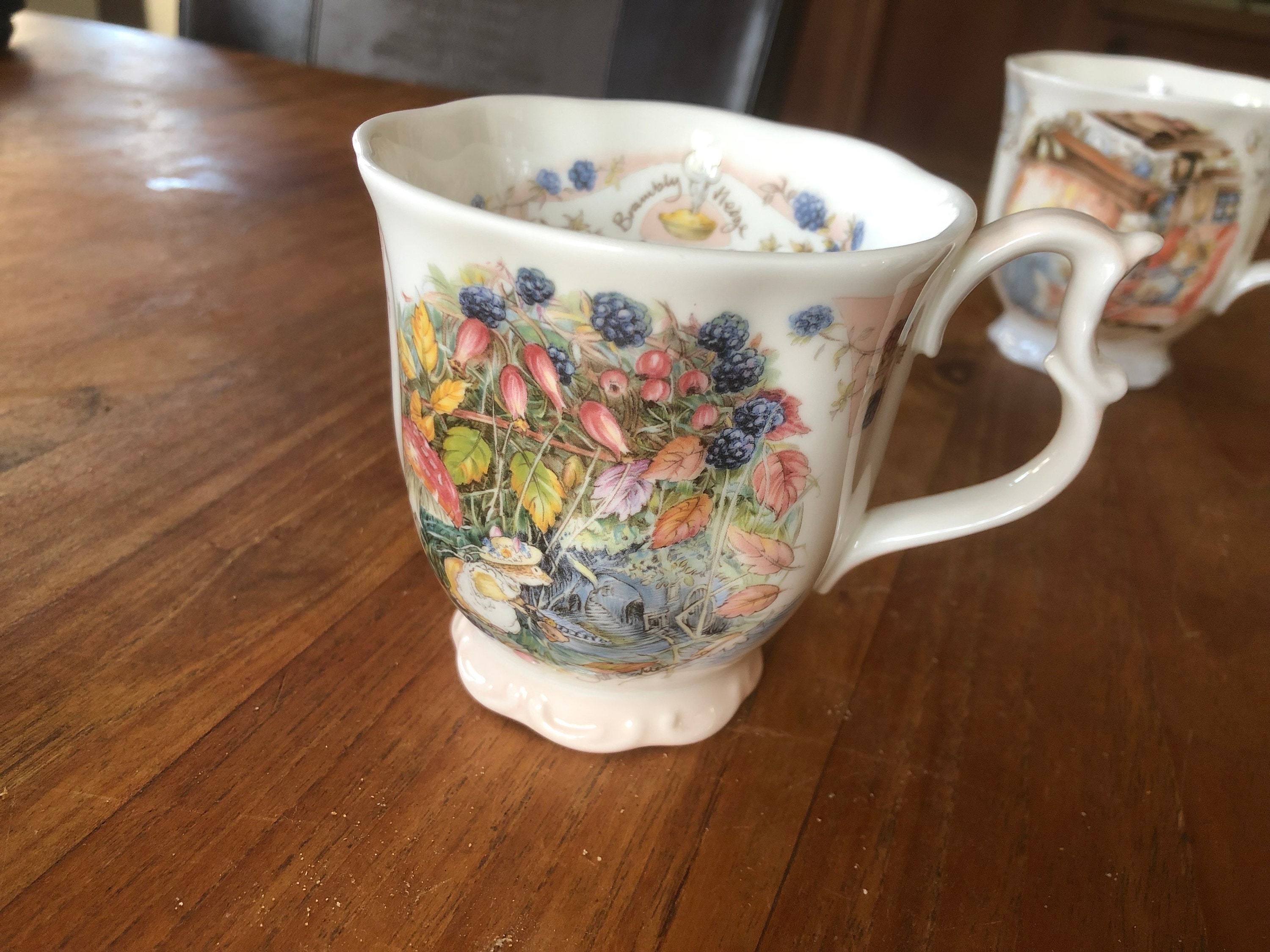 ロイヤルドルトン ブランベリーヘッジ マグカップビーカーウェディング ロイヤルドルトン ブランブリーヘッジ マグカップ ロイヤルドルトン