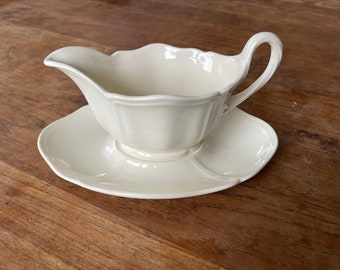 A Elegant Wedgwood Queen's Plain Gravy Boat/Sauce Boat with Fixed Underplate- Gravy Boat with Attached Underplate-Rare