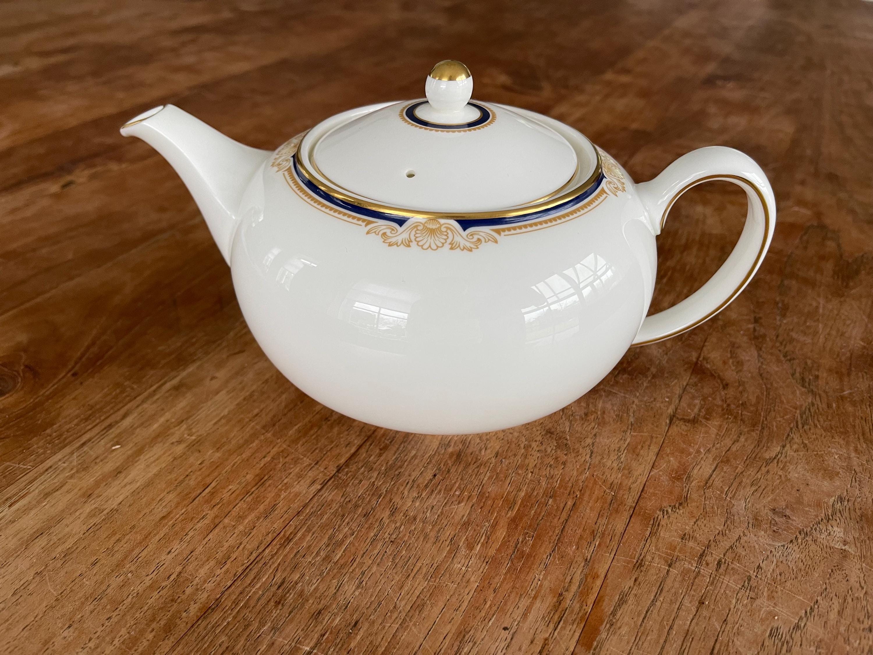 A Gorgeous Wedgwood Bone China Cavendish Teapot-teapot-1l - 22K