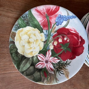 A Gorgeous Gien France &quot;Volupte&quot; Flora Breakfast plate- lunch plate- salad/dessert plate- breakfast- lunch plate- 22cm- Rare