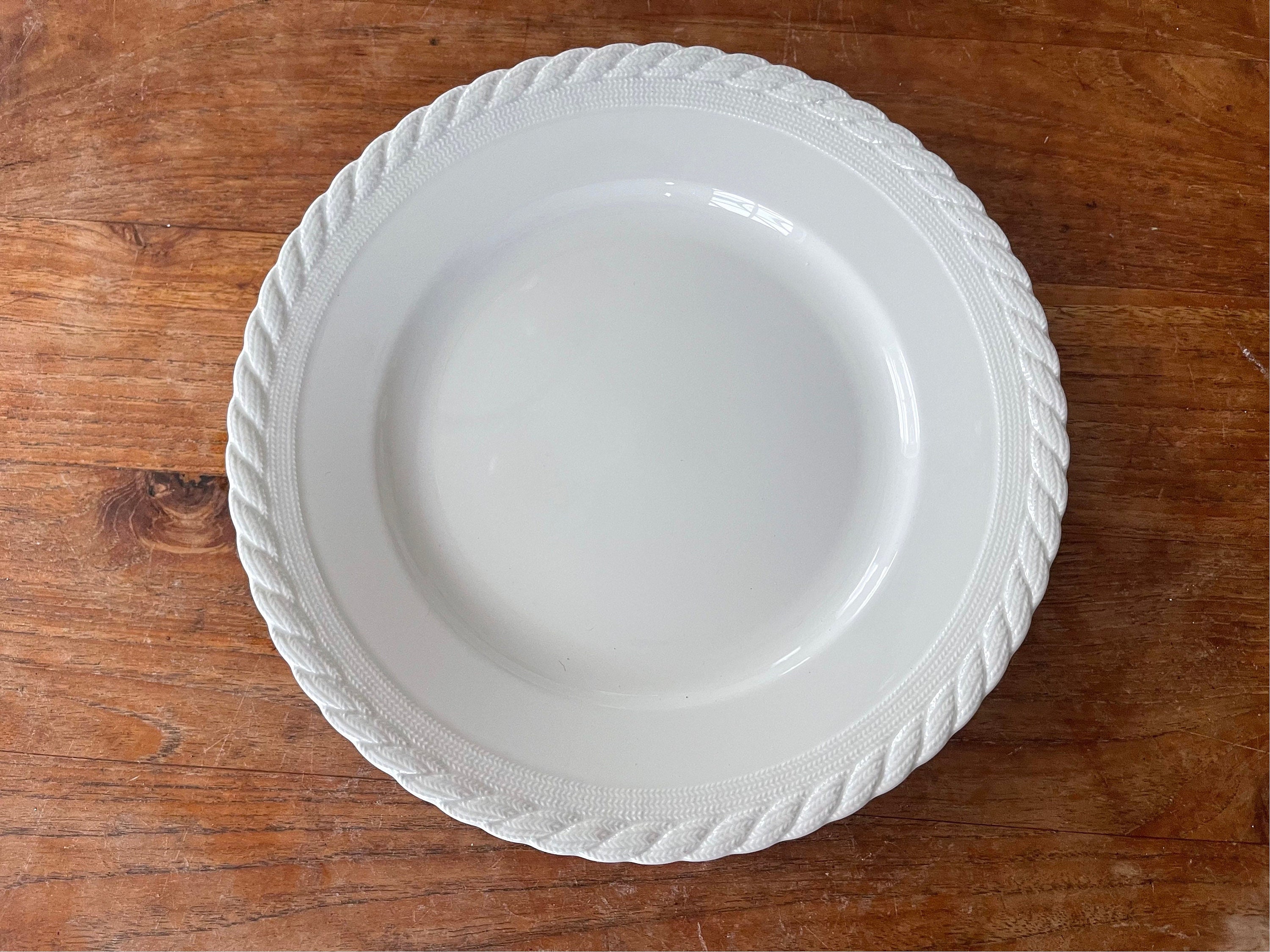A Gorgeous Wedgwood Ralph Lauren Clearwater Dinner Plate-dinner