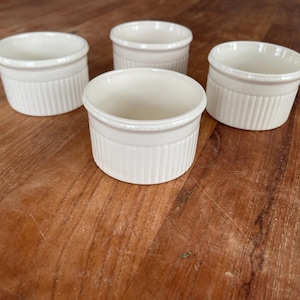 4er-Set wunderschönes Wedgwood Queen's Ware Edme Kochgeschirr Soufflé/Auflaufform/Kuchenform/Ofenform/Schüssel – kleine runde ofenfeste Schüssel/Schüssel – selten