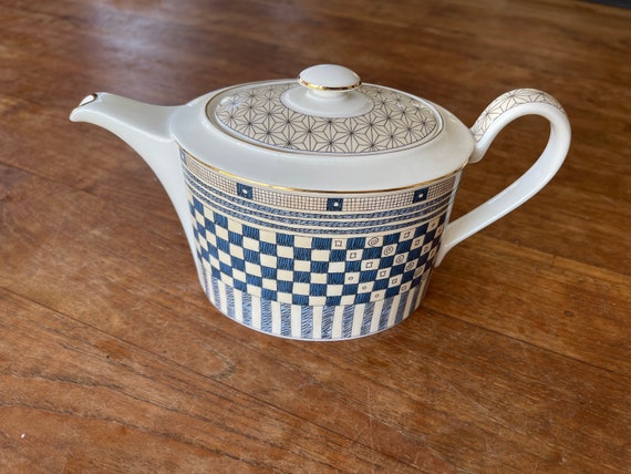 A Gorgeous Vintage Wedgwood Bone China samurai Theepot Teapot With  