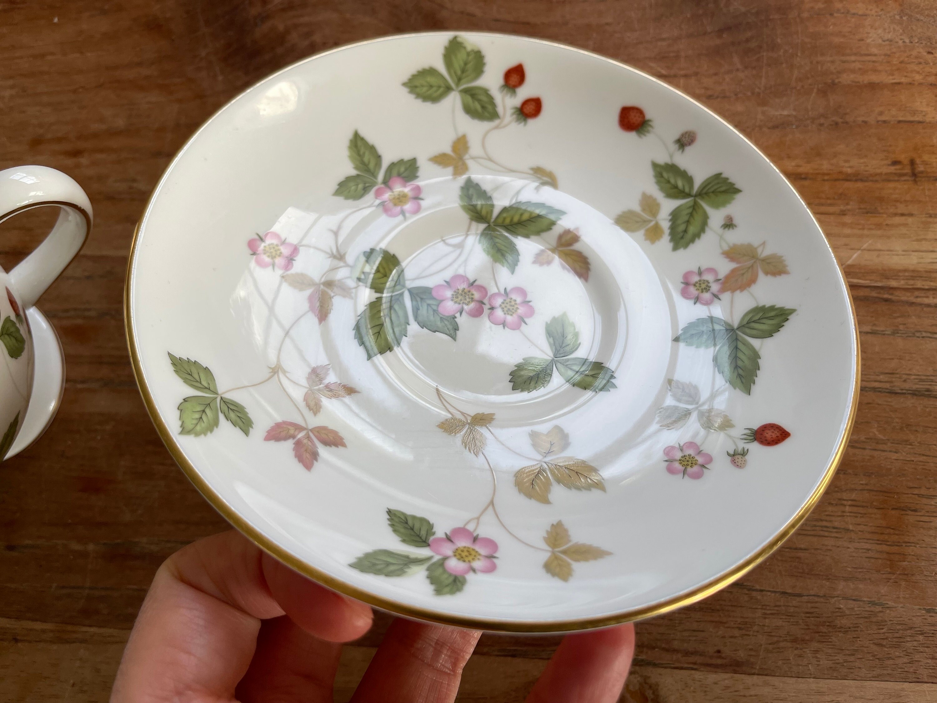 A Gorgeous Wedgwood Bone China Wild Strawberry Tea Cup A Gorgeous Wedgwood Bone China Wild Strawberry Tea Cup