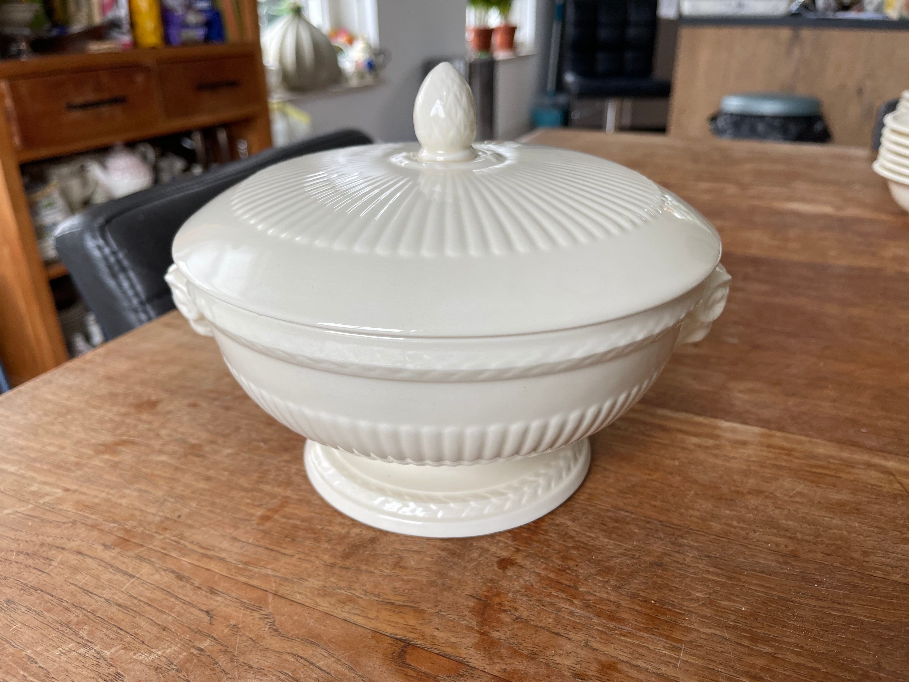 A Gorgeous Elegant Wedgwood Queen's Ware Edme-covered Dish/terrine