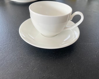 A Wedgwood bone china shape 225/solar theekop of koffiekop met schotel- Teacup or coffeecup and saucer set