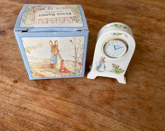 vintage Wedgwood Peter Rabbit Petite horloge de table-Dôme Réveil Petit- Beatrix Potter- Frederick Warne 1993- Fabriqué en Angleterre-En boîte