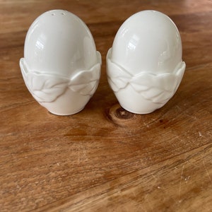 A Gorgeous Villeroy & Boch Luxembourg- Foglia-Pepper Salt Shakers-Pepper and Salt Shakers Set-Rare!