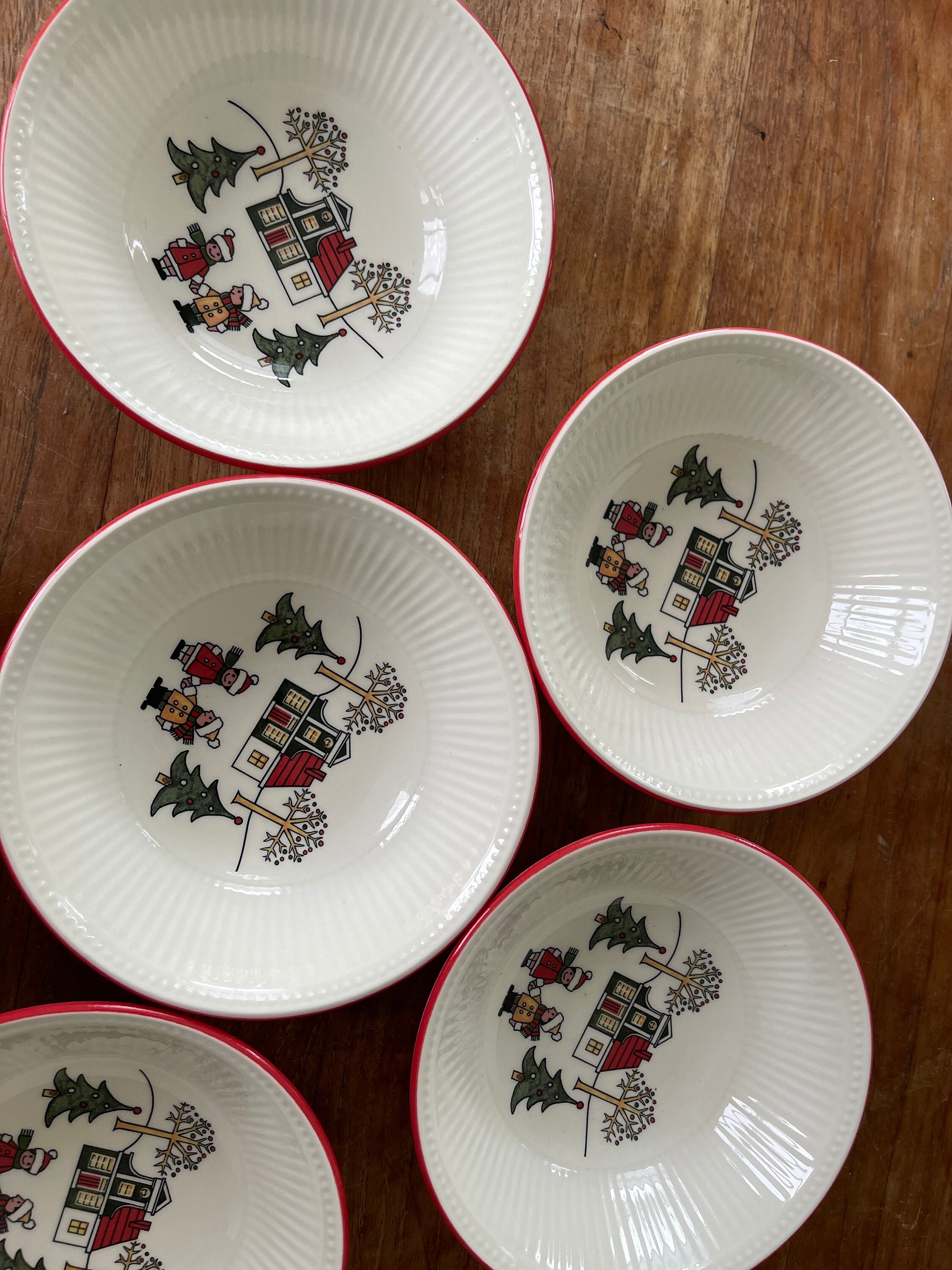 Set of 6 Gorgeous Wedgwood Windsor Christmas Dessert or Fruit Bowl