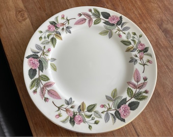 A Beautiful Vintage Wedgwood Hathaway Rose Fine Bone China Dinerbord-Dinner Plate- 27cm
