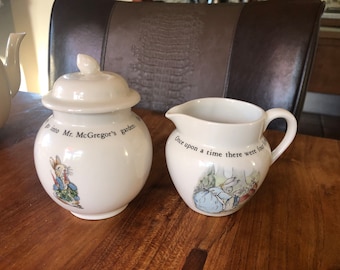 Wedgwood Beatrix Potter Zuckerdose und Milchkännchen – Zuckerdose in voller Größe mit Deckel und Milchkännchen – Peter Rabbit – hergestellt in England – selten!