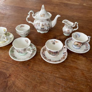 ゴージャスな Royal Doulton Brambly Hedge-Jill バークランプ - ミニチュア ティーセット - 11 ピース - ミニ ティーセット - レア!