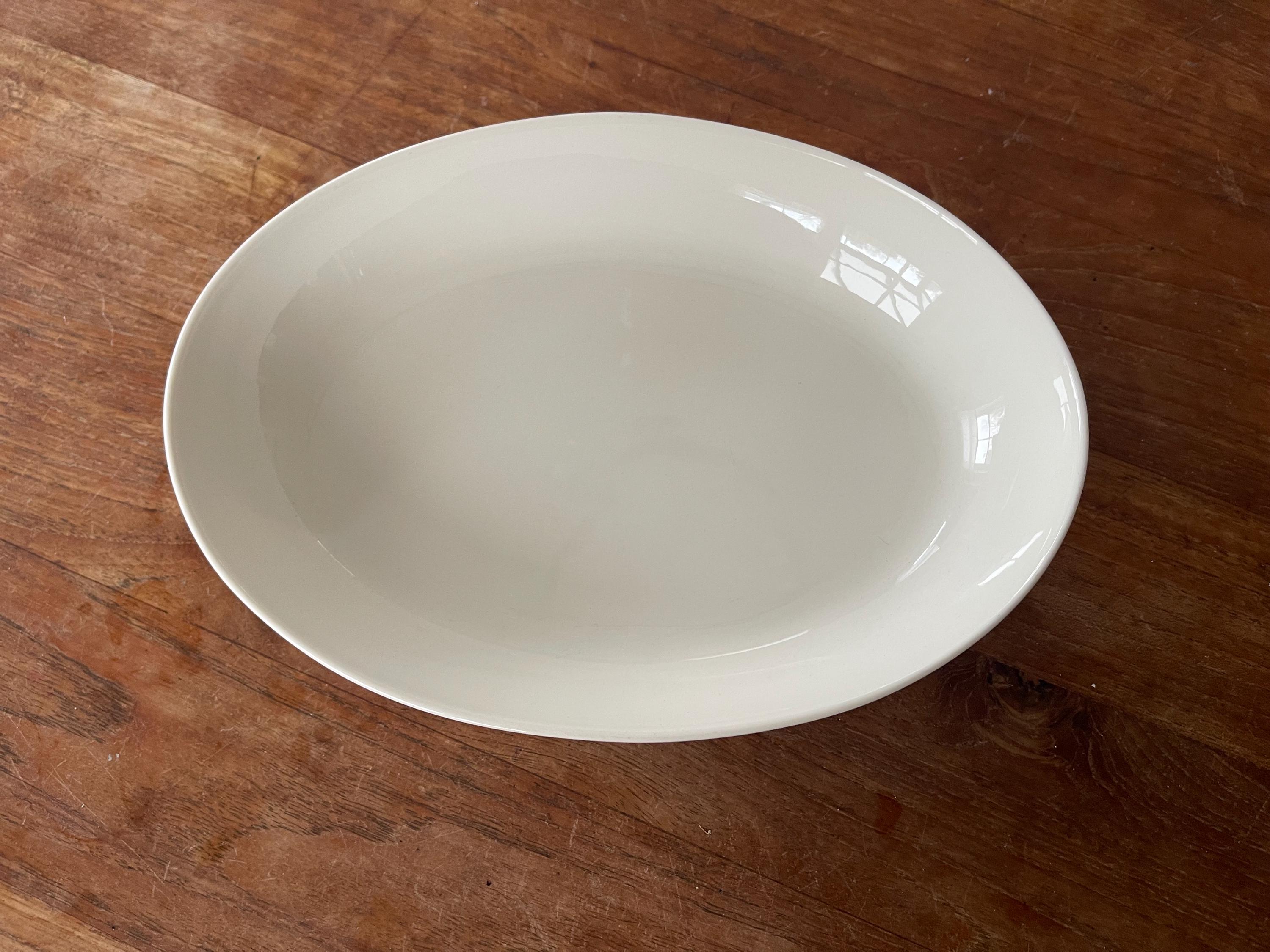 A Gorgeous Wedgwood Jasper Conran Casual Cream Oval Deep Dish