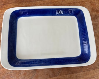 Un millésime Rorstrand Koka Blue- Plat de four rectangulaire ignifuge-Plat de cuisson au four-29,5x 20,5 cm- de Suède-Hertha Bengtson années 1950