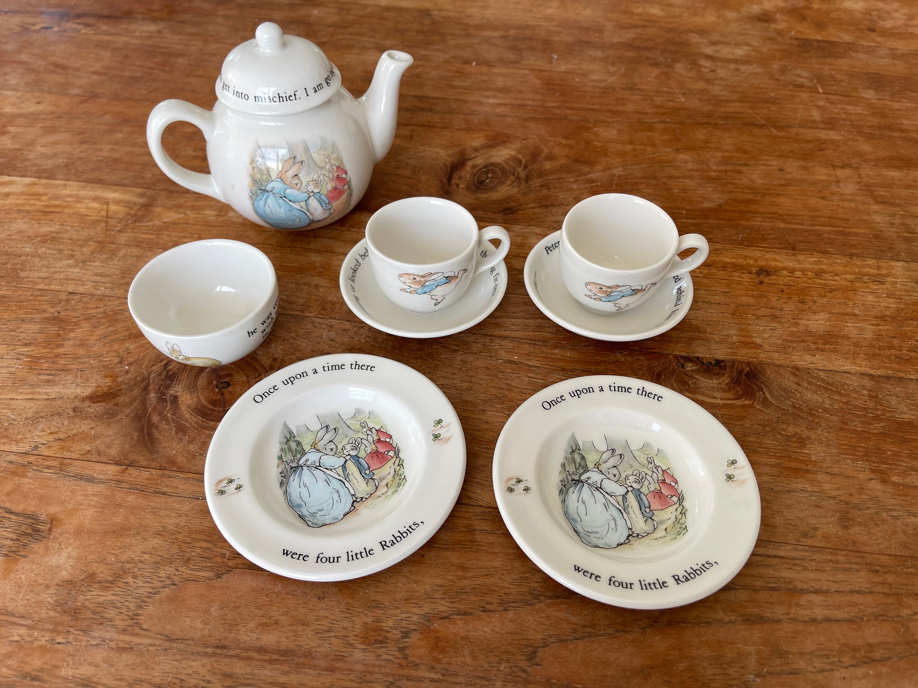 希少ピーターラビット　ミニチュアティーポット＆カップ＆ソーサ Peter rabbit tea set - Etsy 日本
