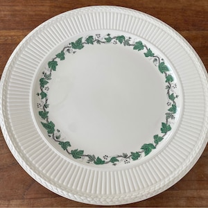 A Vintage Wedgwood of Etrutia & Barlaston &quot; Stratford &quot; green- cake dish/round dish/under plate 32cm- chop plate- round platter 13&quot;