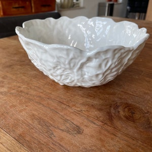 Vacker Wedgwood Countryware Stor Sallads-/Fruktskål - Stor Kålblads-/Salladsskål/Serveringsfat - Benporslin - 1960-talet - 25 cm