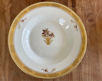 Eine wunderschöne Royal Copenhagen Golden Basket Suppen-/Pastaschüssel mit tiefem Tellerrand, 21,5 cm – Goldbesatz