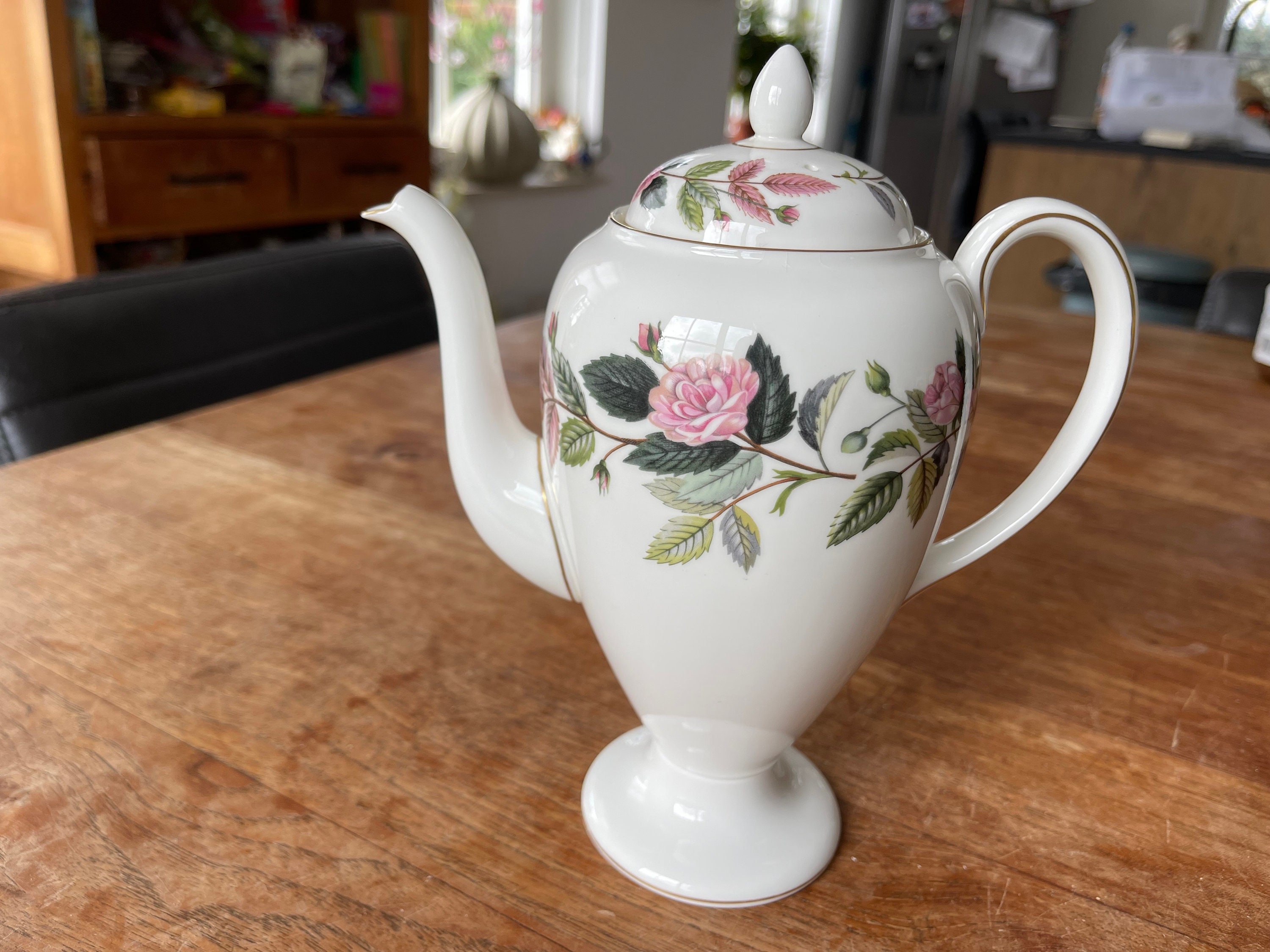 HATHAWAY ROSE 〜〜 Piękny zabytkowy czajniczek/kawiarka Wedgwood Hathaway Rose Fine