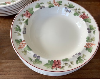 A Vintage Wedgwood Queen's Ware  Provence- Diep bord-Soep of Pasta bord- Soup or Pasta Bowl- 23cm - Rare!