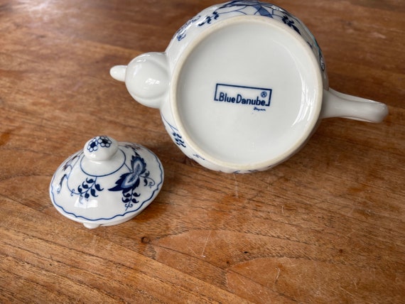 A Gorgeous Blue Danube Blue Onion Japan-teapot -teapot 750ml