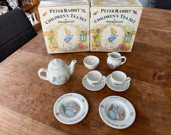 Vintage Wedgwood Frederick Warner &Co peter rabbit 10 pc children's tea set(teapot sugarbowl cream jug, 2 cups and 2 saucers,2 plates)-boxed