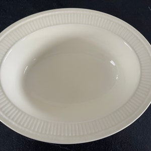 A Gorgeous Wedgwood of Etruria & Barlaston Edme Oval Vegetable Bowl/Serving Dish -made in England- 26.5cm