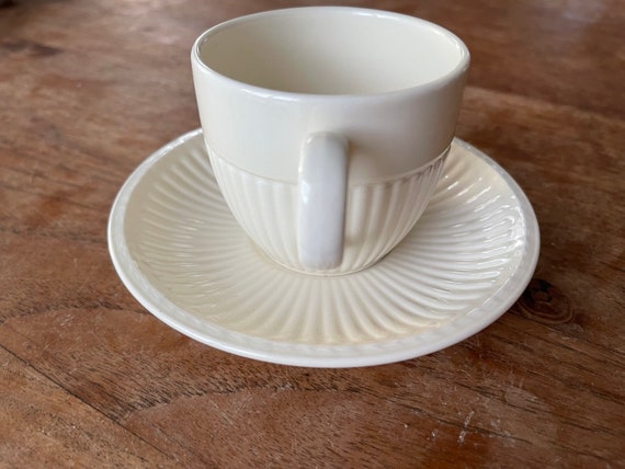 食器  EDME Queen's Ware Collection A Gorgeous Wedgwood Queen's Ware Edme Elegant Coupe Teacup
