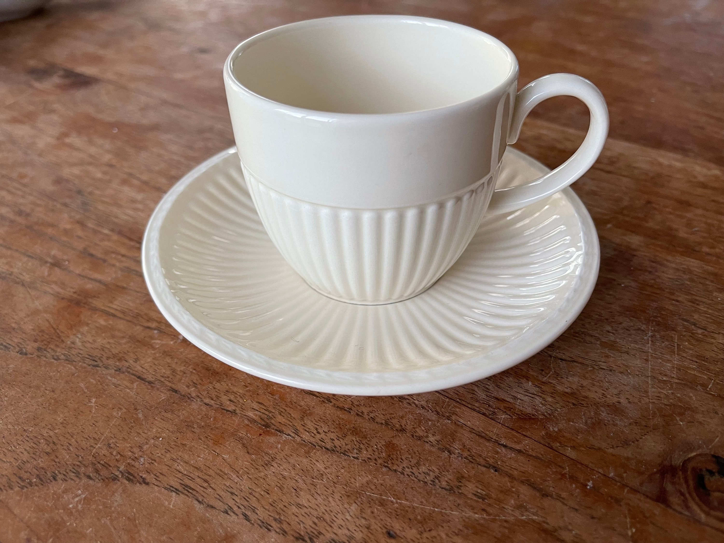 食器  EDME Queen's Ware Collection A Gorgeous Wedgwood Queen's Ware Edme Elegant Coupe Teacup