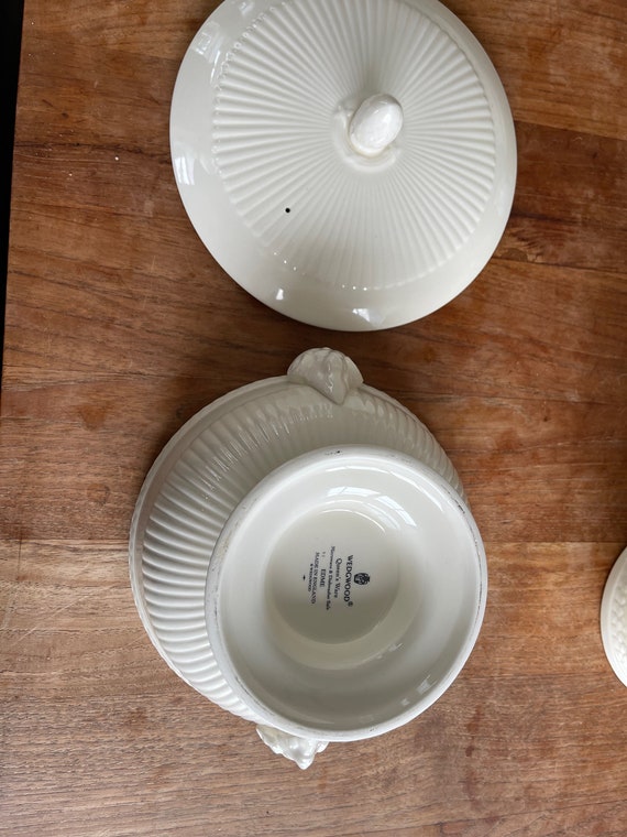 A Gorgeous Elegant Wedgwood Queen's Ware Edme-covered Dish/terrine