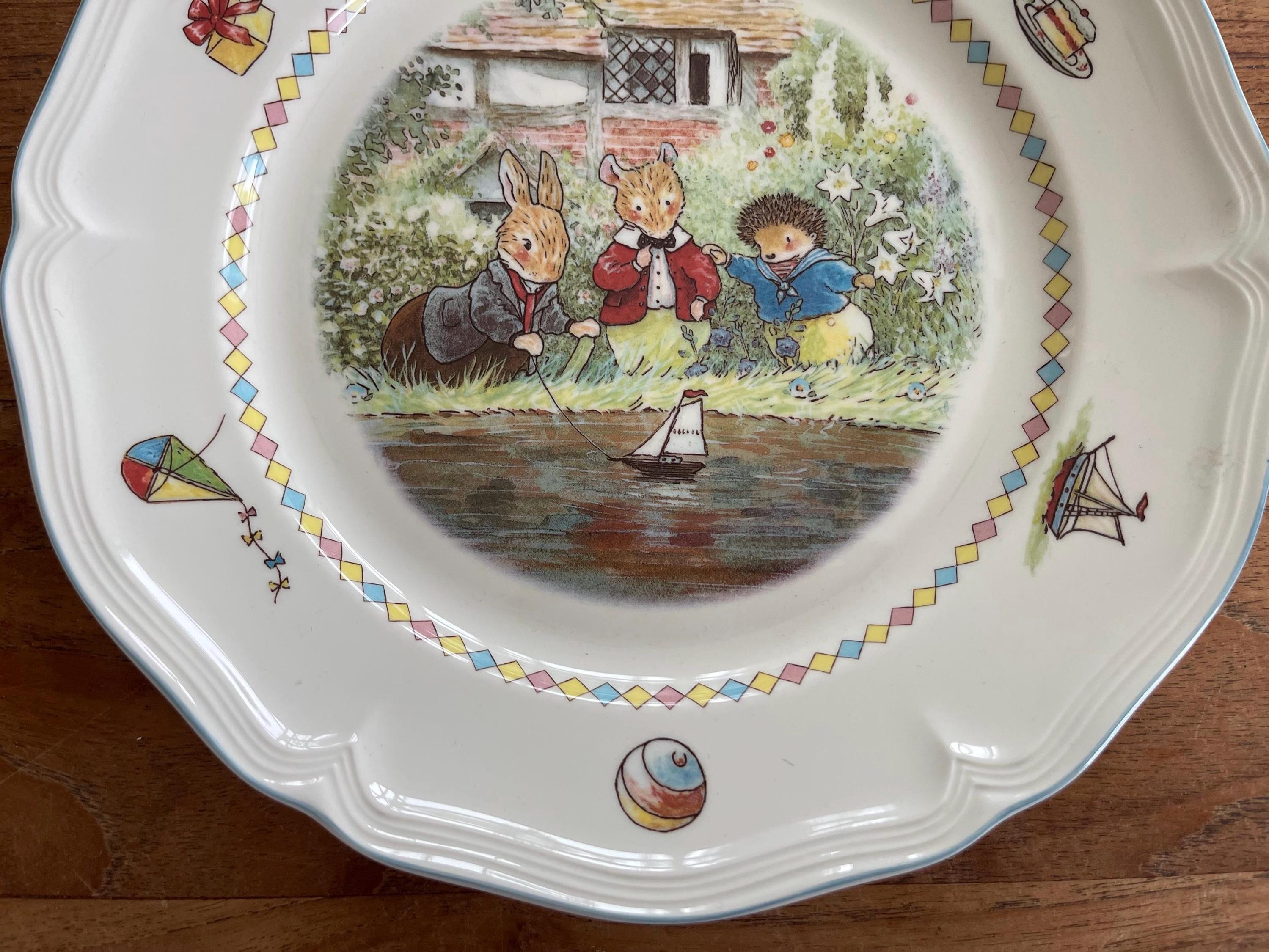 A Gorgeous Villeroy & Boch Luxembourg Foxwood Tales Dinner Plate