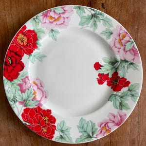 A Gorgeous Hutschenreuther Germany Bone China- Leonard Paris-Scarlet Breakfast Plate/Lunch Plate-Salad/Breakfast Plate-21.5cm- Flower-Very Rare