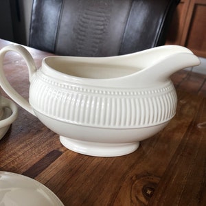 Eine Vintage elegante Wedgwood Windsor Sauciere/Soßenboot Sauciere England Bild 1