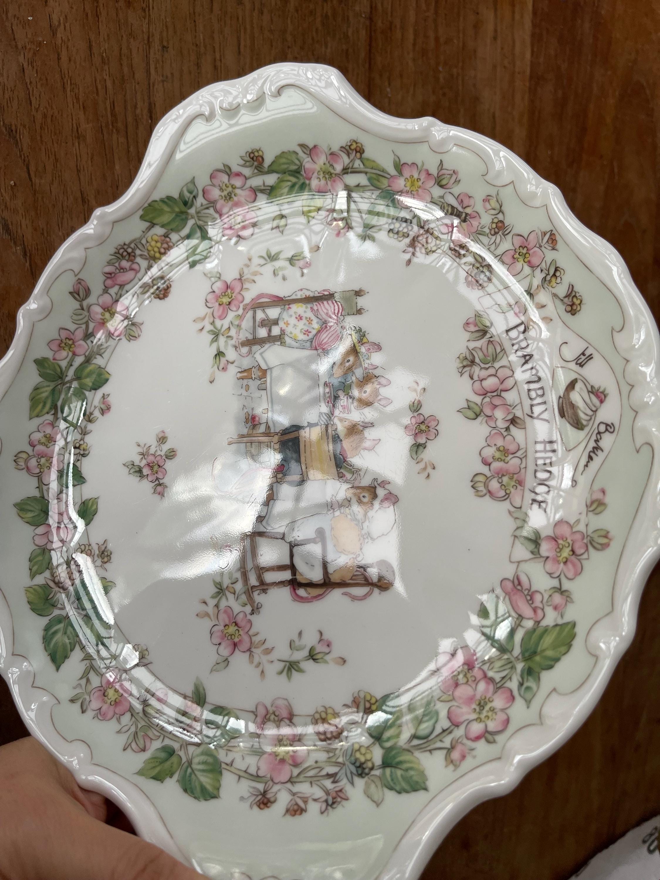 A Gorgeous Royal Doulton Brambly Hedge- Cake Dish-cake Serving